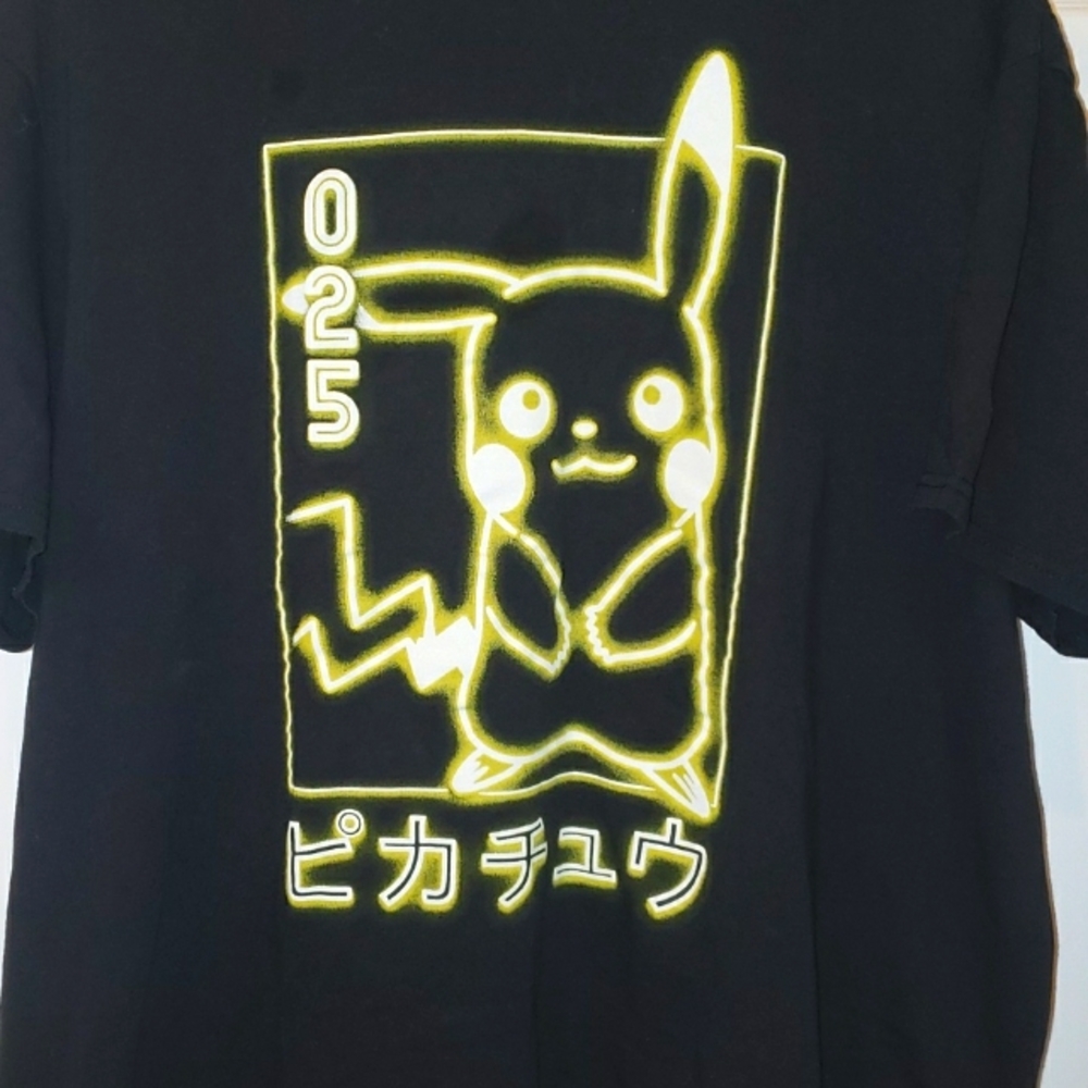 Pokémon Pikachu T-shirt Black and Neon XL